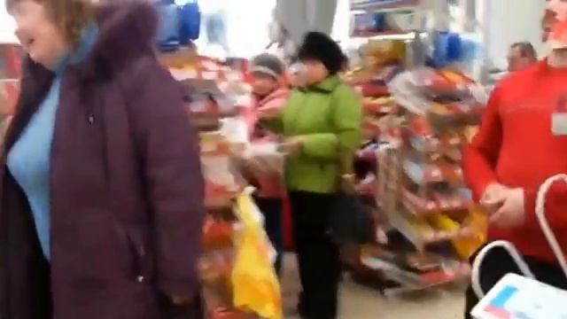 Сумасшедшая в магазине