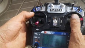 кораблик Камарад с разбрасывателем на русской прошивке