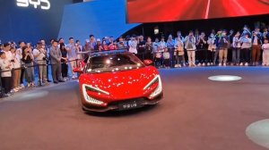 BYD Yangwang U7 and U9 Performing Together on the Same Stage, Which One Do You Prefer?