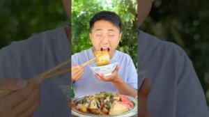 All kinds of country food made by Songsong and Ermao are so delicious, they are really greedy