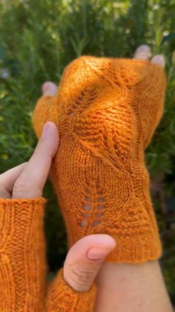 Я связала себе воспоминание о прекрасных осенних деньках  #вязание #knitting #вязаниеспицами