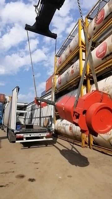 Сваебойный молот DD35 направляется на объект за забивки 14 метровых свай 400×400мм