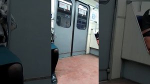 Внутри поезд метро международная-звенигородская