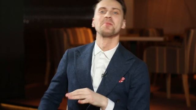 Зауженные спагетти от дизайнера Apti Eziev - Golden People смотреть онлайн