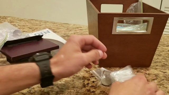 Caja misteriosa con monedas  Buscando monedas antiguas