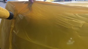 Как заклеить бампер пленкой за 11 минут в одного. Лайв видео