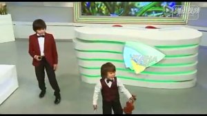 Мальчик поёт молодой талант