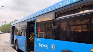 Автобус ЛиАЗ-5292.65 следует по маршруту 650 ”м. Текстильщики  - м. Марьино”