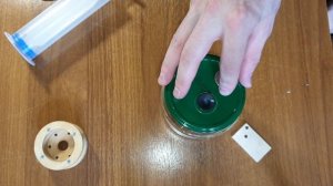 Собрал простейший вакууматор из хлама, пропитал полеклиновый шкив из фанеры эпоксидной смолой