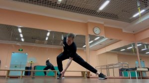 Латеральный выпад / с ротацией / с балансом на одной ноге