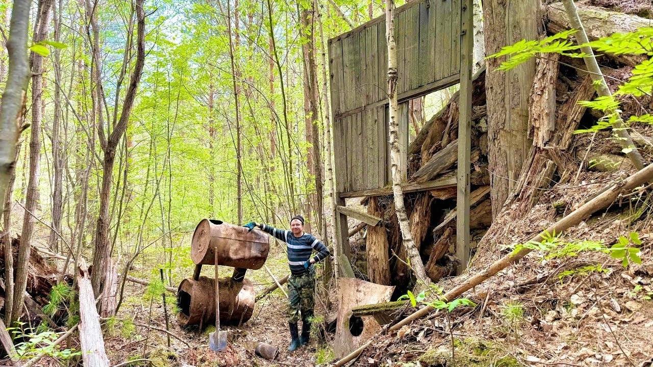 ГАРАЖИ ЛЕСПРОМХОЗА В СИБИРСКОЙ ТАЙГЕ.ПОИСКИ МЕТАЛЛА.НАШЛИ БОРТОВУЮ ОТ ТРАКТОРА.