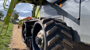 Claas Lexion 570+ Terra Trac Combine - Walkaround