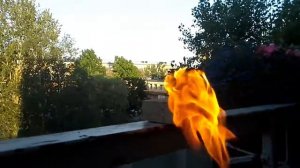 Горящий домик из спичек