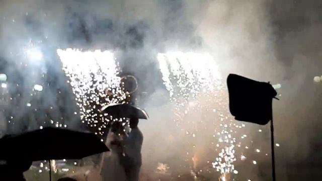 наземный музыкальный фейерверк под сильным дождём в Воротынце смотреть онлайн