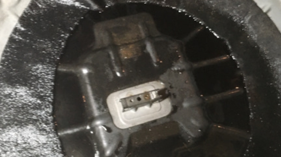 Вода в багажнике Форд фокус 3. От куда берётся вода в нише запаски?