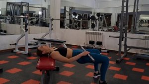 Ягодичный мост со штангой