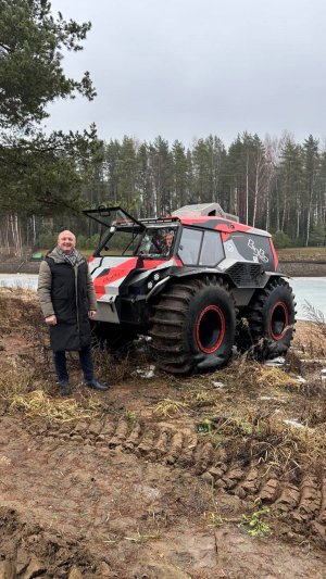 Управляющий отелем Бухта Коприно Андрей Сивинюк прокатился на вездеход BigBo