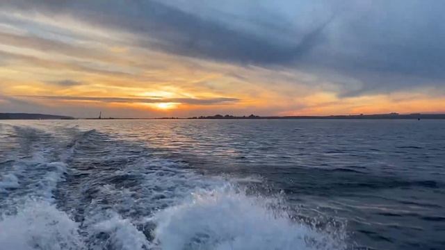 Все реки являются матерями моря🌊 Проведи этот вечер прекрасно вместе с нами 📞 +7 (917) 295-63-60