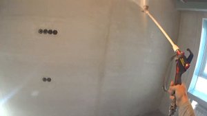 Механизированая грунтовка стен. Без воздушное нанесение грунтовки.