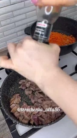 Простой и быстрый салат с куриной печенью!!