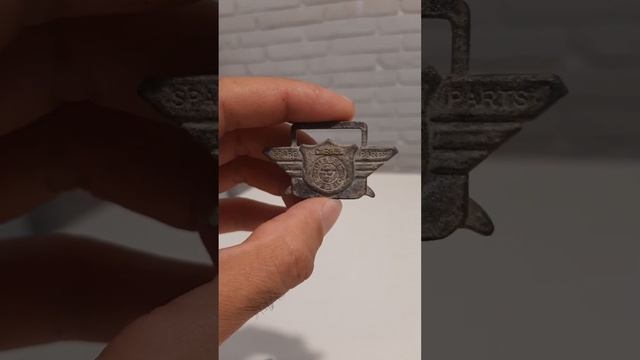 очень ценные вещи и золотые часы.
