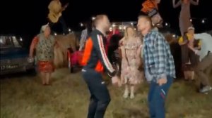 КЛЕЕНОЧКА  Вся наша жизнь как расписная клеёночка, и у всех она разная, но пусть она будет яркой!