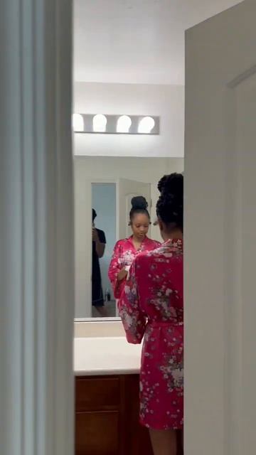 Trash bag in the shower 🤔 смотреть онлайн