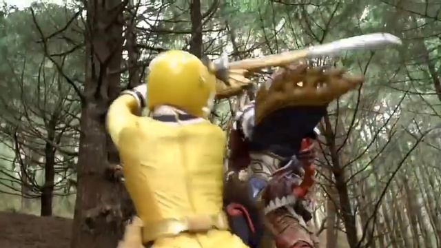 Dayu vs Emily (Saves Mia) / Usukawa Dayu vs Kotoha (saves Mako) - Power Rangers Samurai / Shinkenge