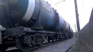 Маневровый тепловоз ТЭМ14-0003 с грузовым поездом