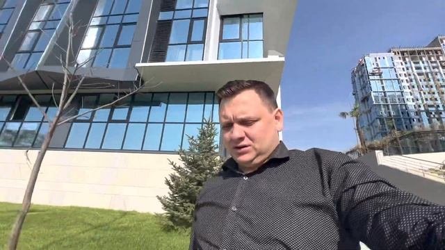 «ЖК Сочи Парк» — жилой комплекс c витражным остеклением и фасадами в современном стиле.