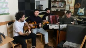 Аварская народная песня в кругу друзей  🎶