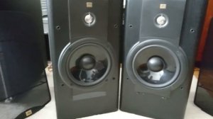 JBL LX20