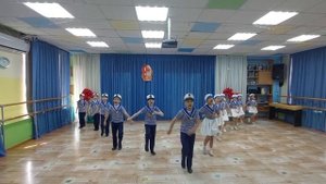 МДОБУ д/с 120, видео- ролик « Мы дети Мира». Строевая песня « Экипаж- моя семья»