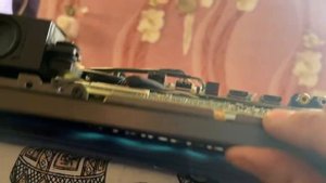 KIVI 32HK30G 32” не работает от пульта не включаеться произвольное переключение каналов громкости