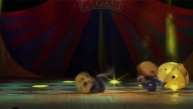 Цирк Маугли Мыши - игра с хула-хупами.