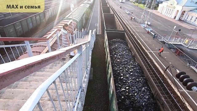 Поезд на станции для детей II Смотрим поезда смотреть онлайн