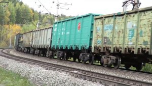 «Мощь и красота» Электровоз «Гранит» 2ЭС10-053 с грузовым поездом