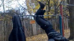 смертник на турнике вперед