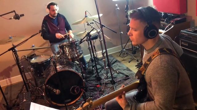 Drums & Bass Tracking смотреть онлайн