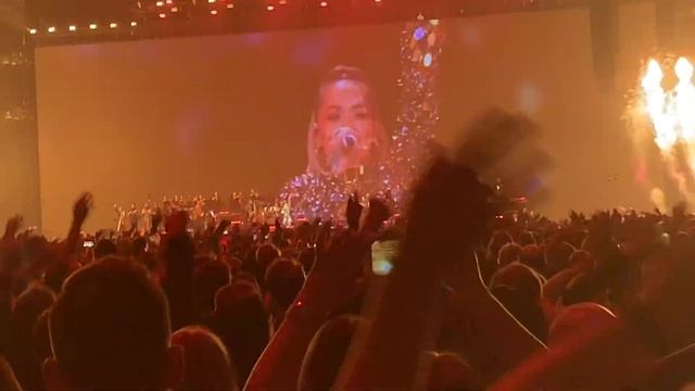 Rita Ora - Lonely Together Avicii Tribute Concert смотреть онлайн