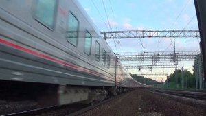 Электровоз ЭП2К-404 с фирменным поездом Вятка №32 Москва - Киров