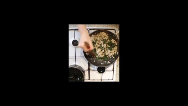 Ширатаки нудълс с пуешка кайма и спанак/Shirataki noodles with minced turkey and spinach