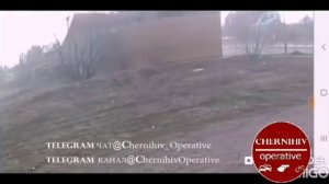 Момент падіння даху магазину на Масанах у Чернігові