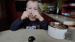 Как правильно щелкать семечки?