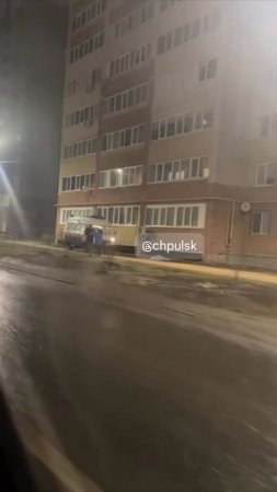 Под окнами дома на Отрадной, 14к1 обнаружен труп   На месте работают скорая и полиция