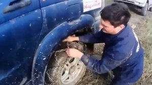 УАЗ -  Patriot -  Ставим цепи ! ))