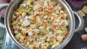 САЛАТ ОЛИВЬЕ С СЫРОМ. Праздничный салат оливье без картошки. Очень вкусно.