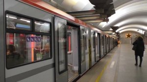 Электропоезд 81-725/726/727 "Балтиец" №108 на станции метро Площадь Мужества