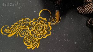 Релакс видео. Рисуем мехенди золотой краской "Coliro" #mehendi #art #relax #релакс