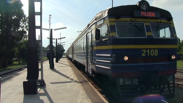 Электропоезда ЭР2Т-7134 и ЭР2-1294 / ER2T-7134 & ER2-1294 EMU's at Klooga смотреть онлайн